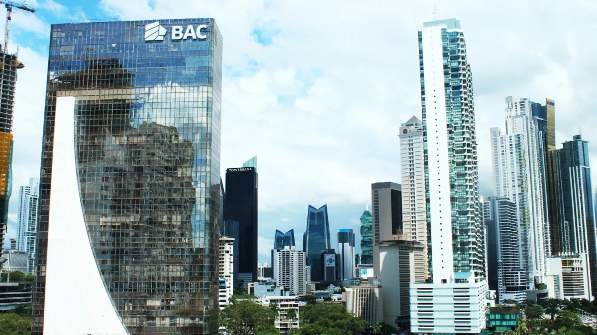 La vía de salida, no el cap rate: inmuebles comerciales en Argentina, Uruguay y Panamá