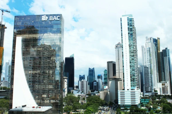 La vía de salida, no el cap rate: inmuebles comerciales en Argentina, Uruguay y Panamá